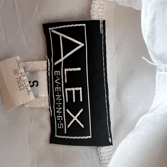 Sheer White Lace Button-Front Top Belted Waist & Long Sleeves Alex Evenings - Picture 7 of 15